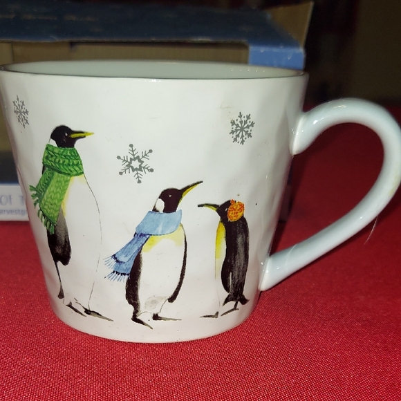 Penguin Design Mugs Set - Green and White - Picture 3 of 9